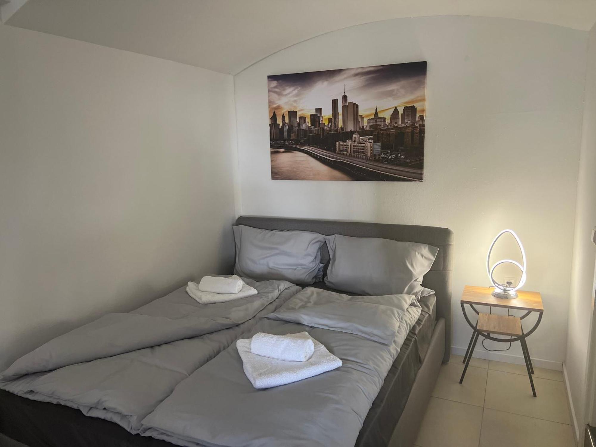 Hilde Apartments Rheinhausen Esterno foto